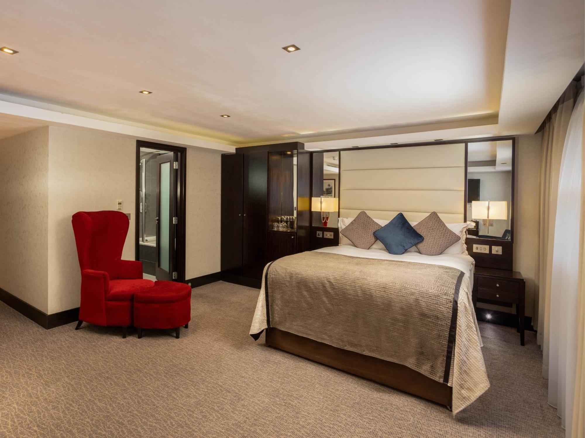 Montcalm Club King,1598403534:JPEG